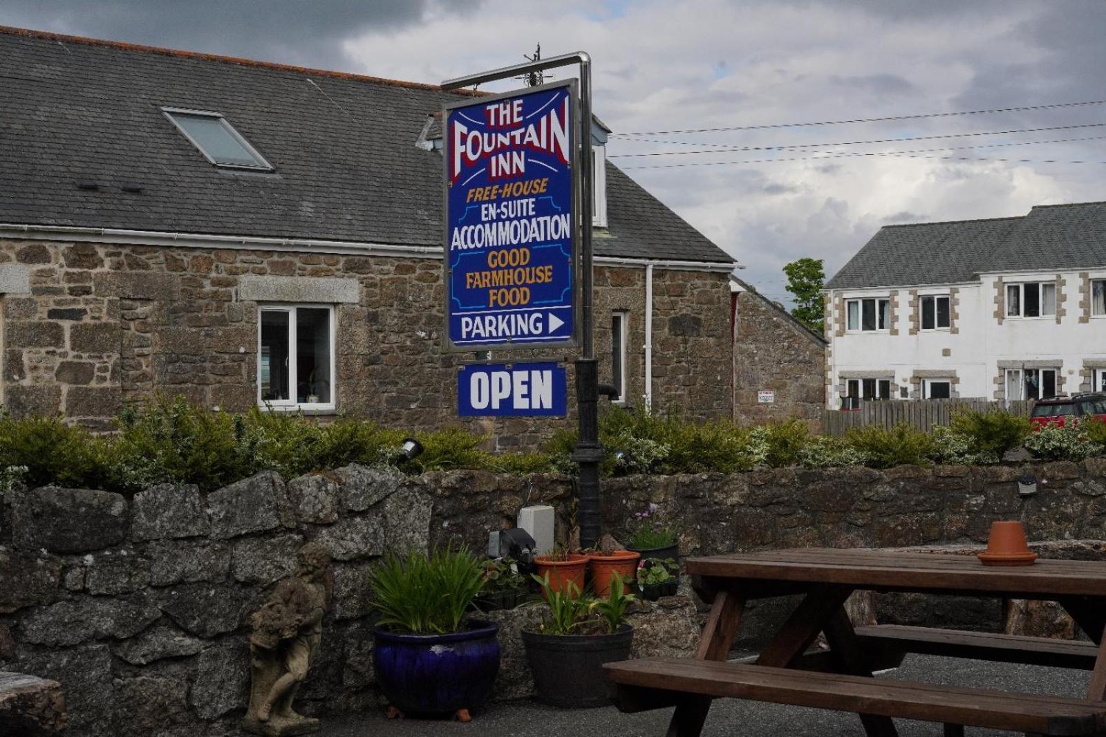 The Fountain Inn Madron ภายนอก รูปภาพ