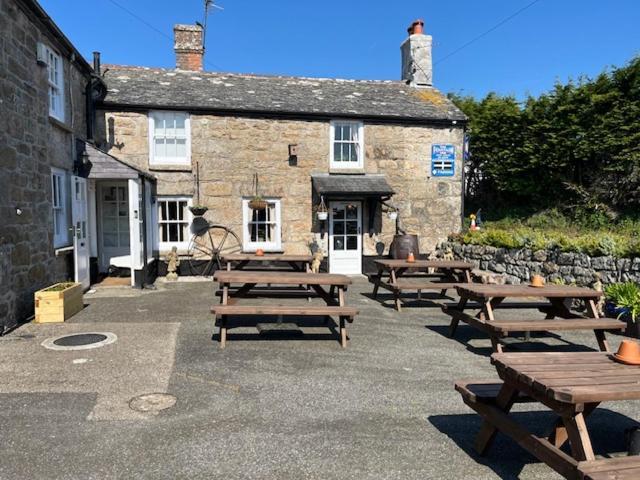 The Fountain Inn Madron ภายนอก รูปภาพ